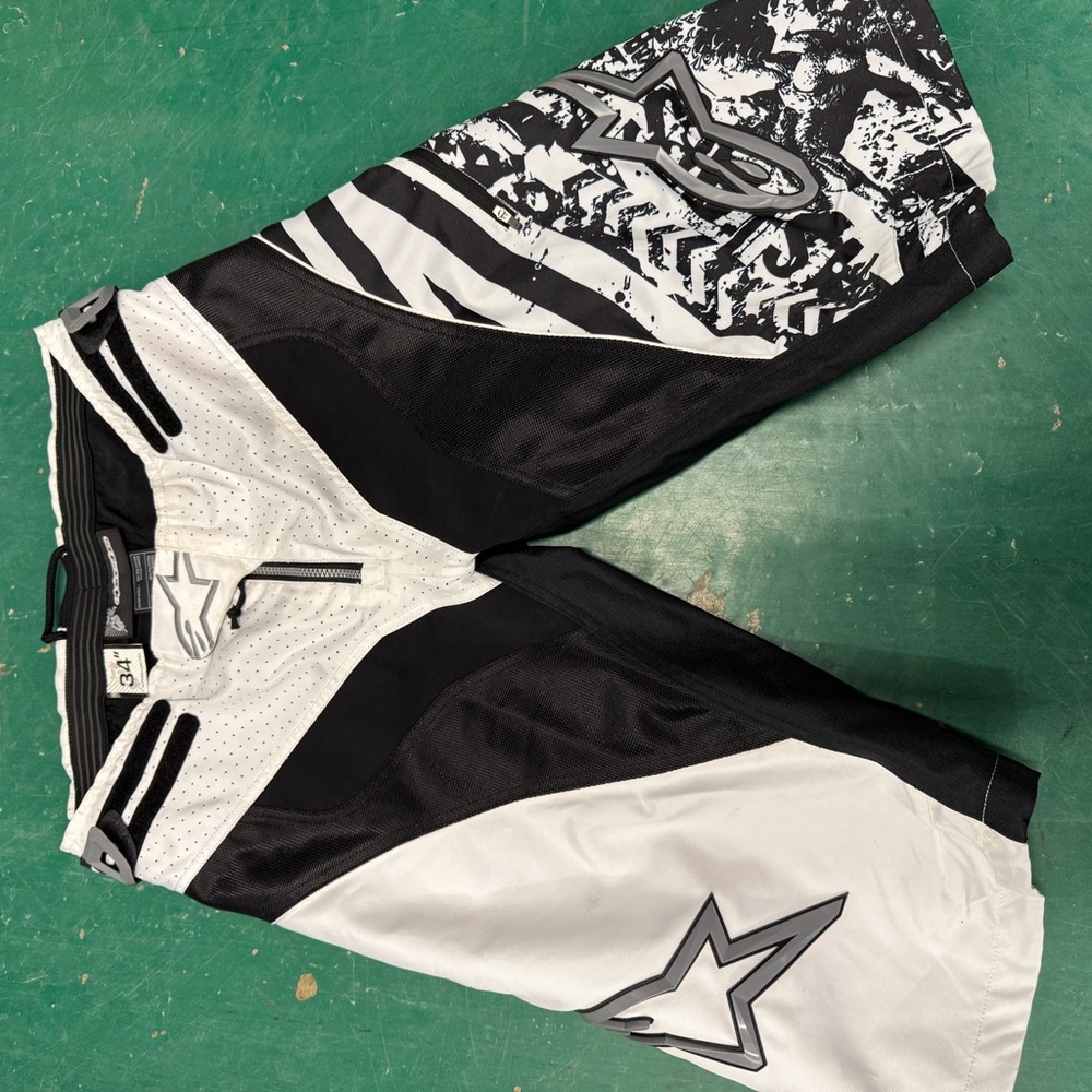 Apline  Gravity Shorts Mens 34
